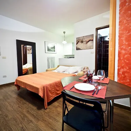 Rosso San Luca Zona Acquario Apartment